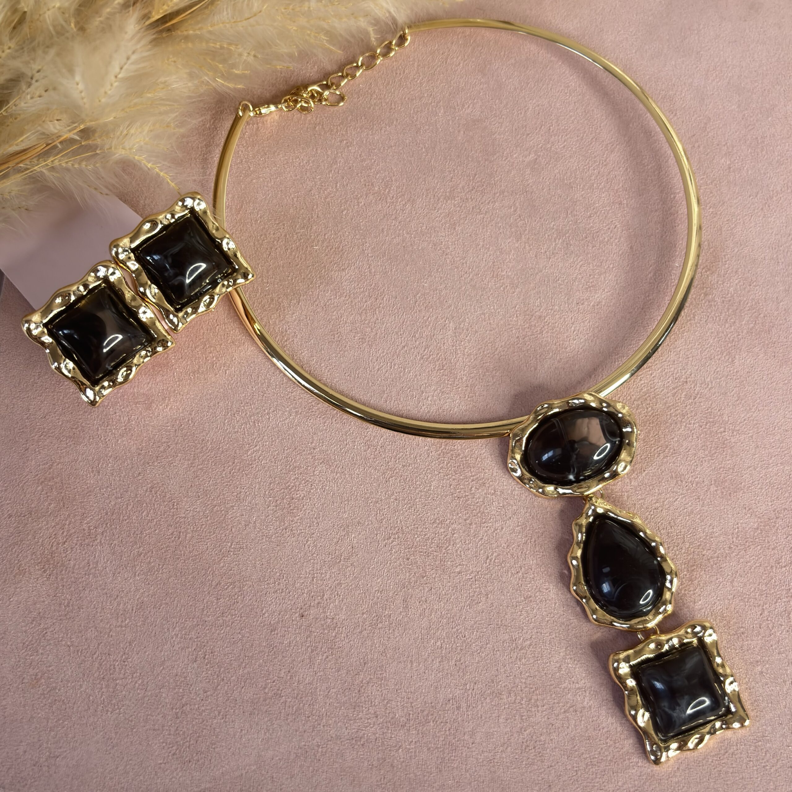 Conjunto Colar + Brinco Aro Resinado Dourado Preto