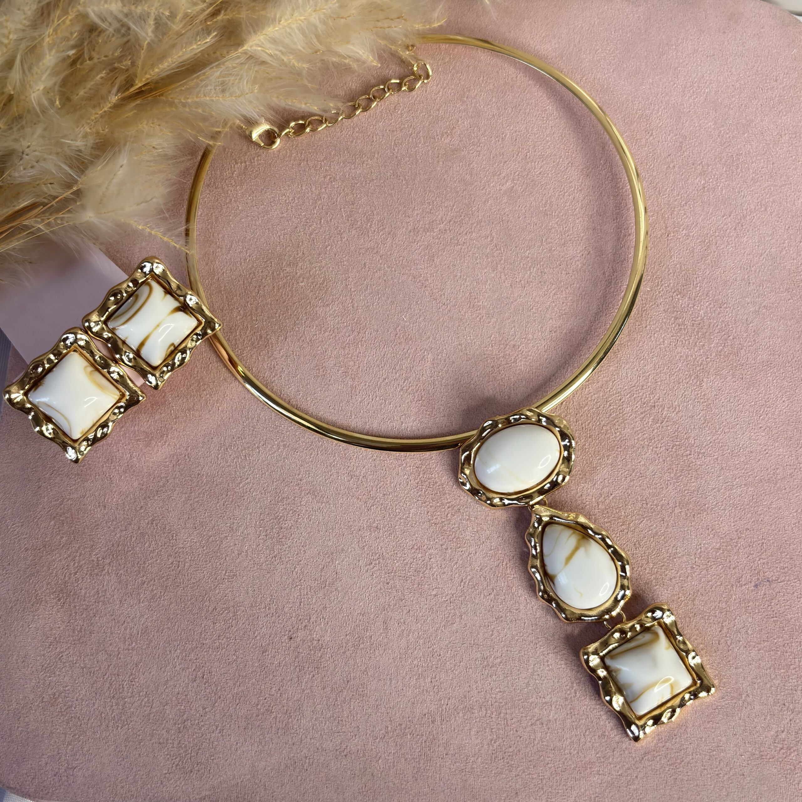 Conjunto Colar + Brinco Aro Resinado Dourado Branco
