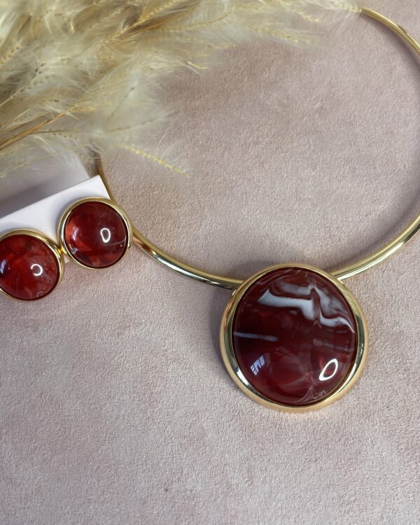 Conjunto Colar + Brinco Aro Resinado Dourado Vinho