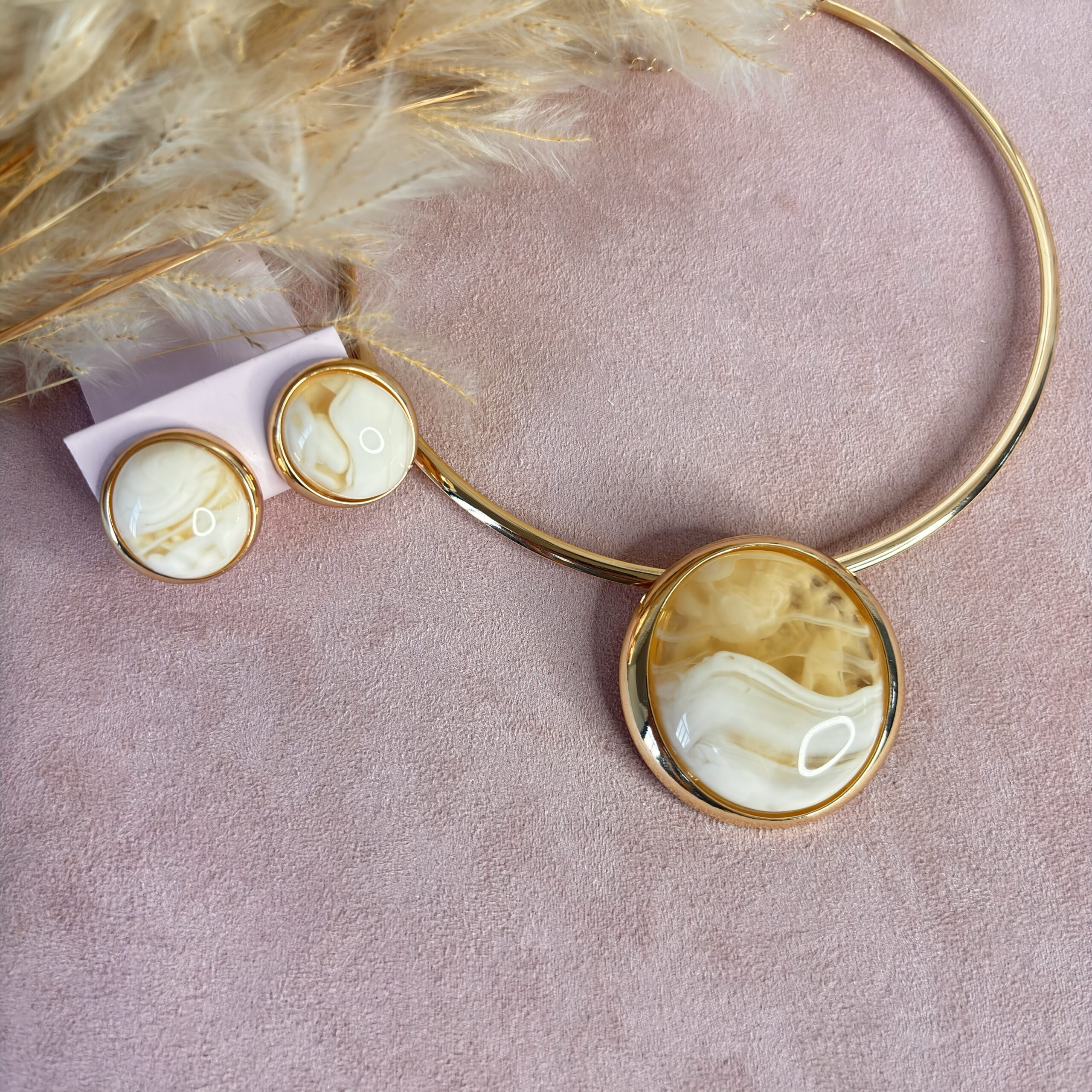 Conjunto Colar + Brinco Aro Resinado Dourado Mesclado