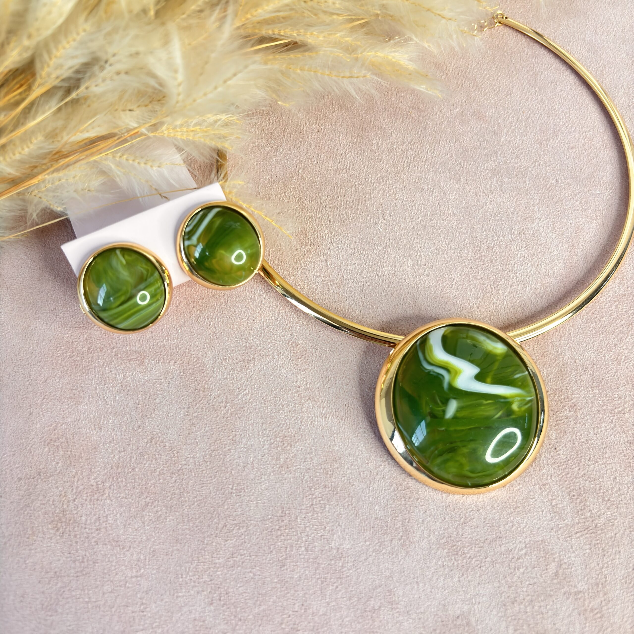 Conjunto Colar + Brinco Aro Resinado Dourado Verde