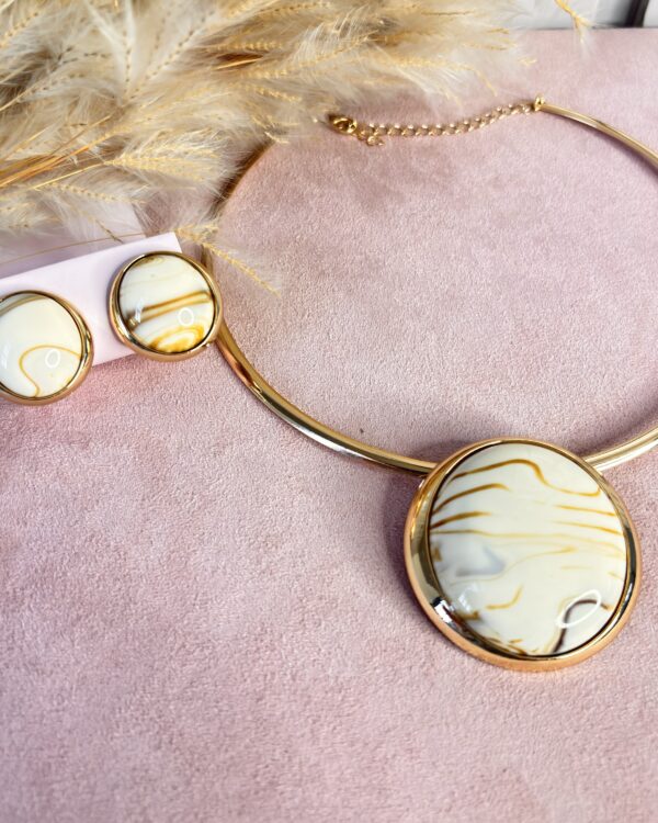 Conjunto Colar + Brinco Aro Resinado Dourado Branco