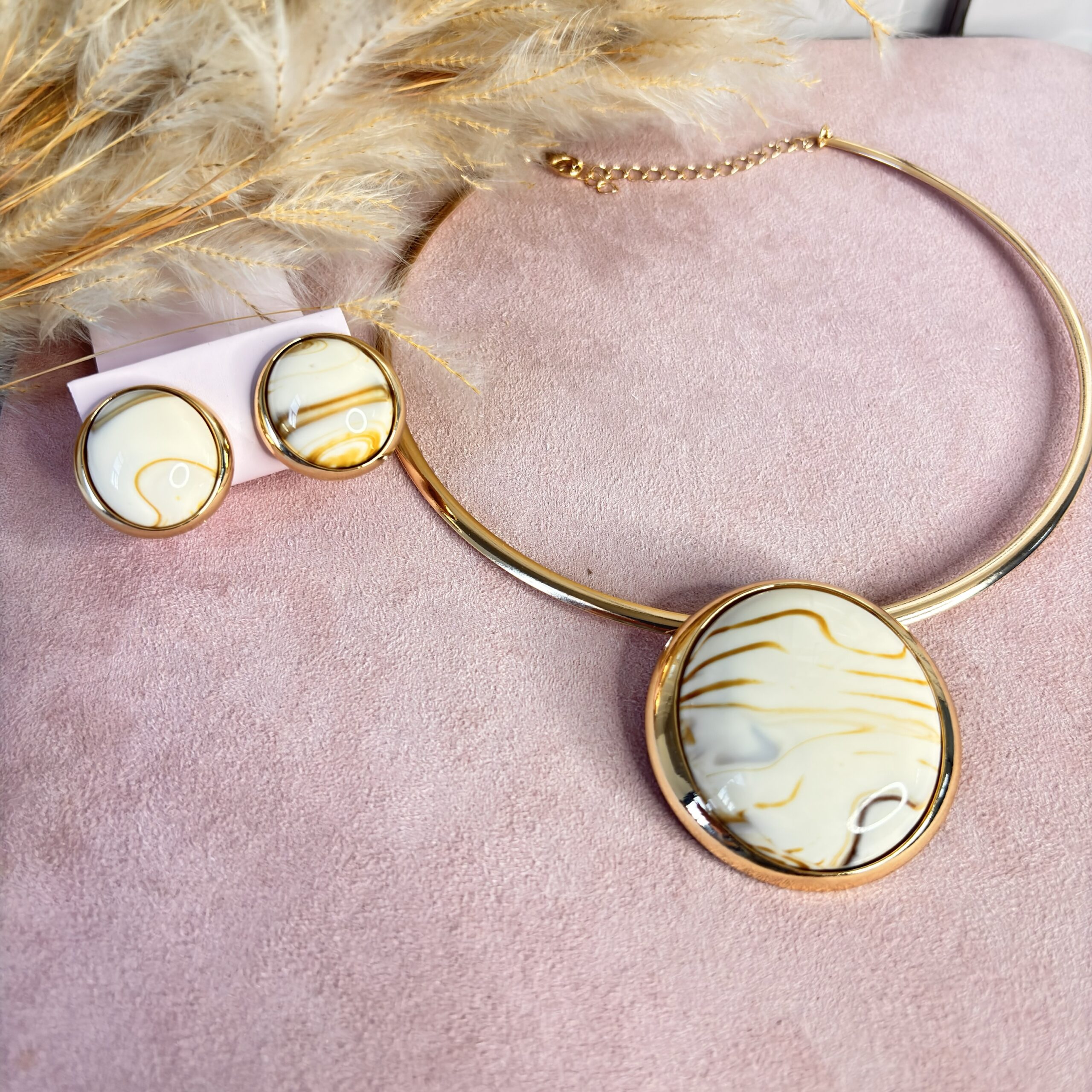 Conjunto Colar + Brinco Aro Resinado Dourado Branco