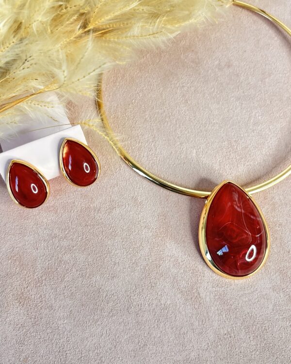 Conjunto Colar + Brinco Aro Resinado Dourado Vinho